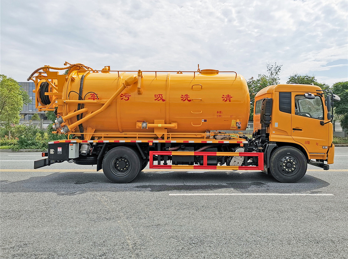 東風(fēng)天錦15方清洗吸污車(chē)（一體罐外觀）